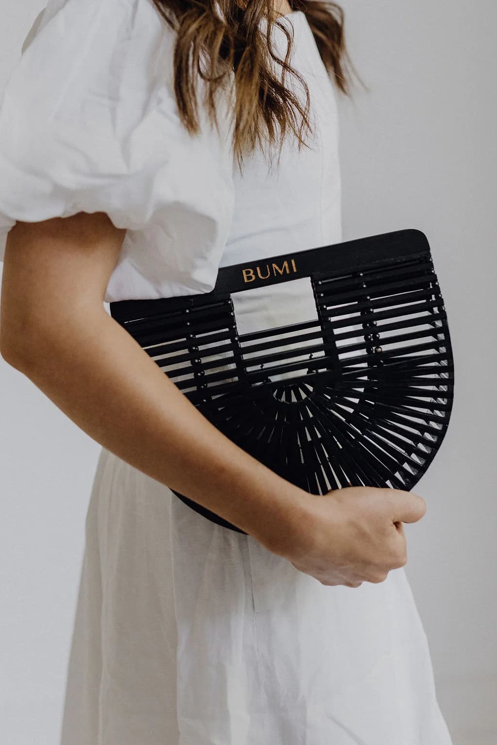 BUMI handgefertigte Bambus-Tasche aus Südostasien – nachhaltig und zeitlos am Strand