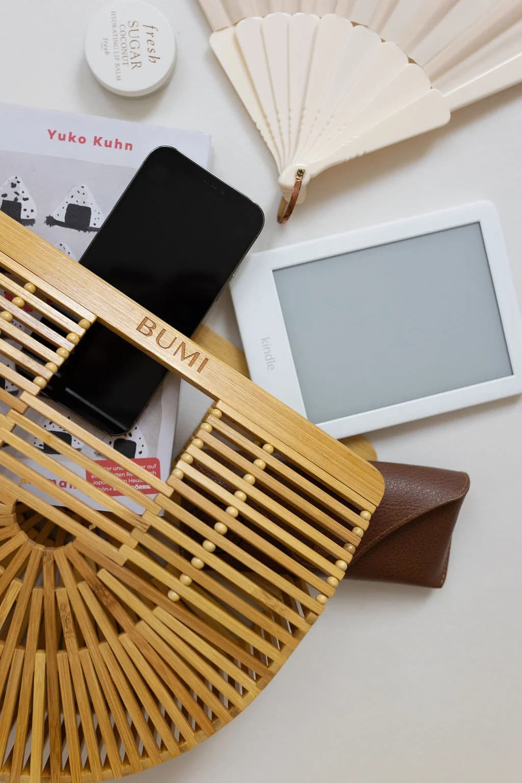 BUMI Bag M – perfekte Größe für Handy, Portemonnaie, Sonnenbrille und mehr.