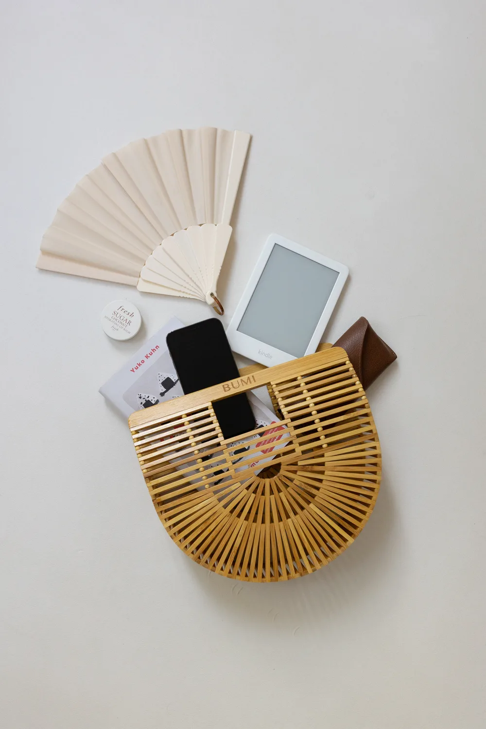 BUMI Bag M mit Alltags-Essentials